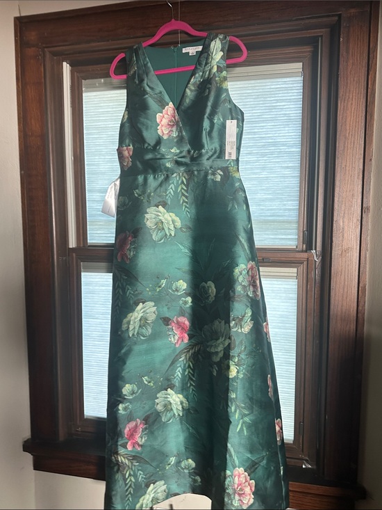 Dresses & Skirts - Kay Unger Rosalind Gown, Light Emerald, flowers. Beautiful!